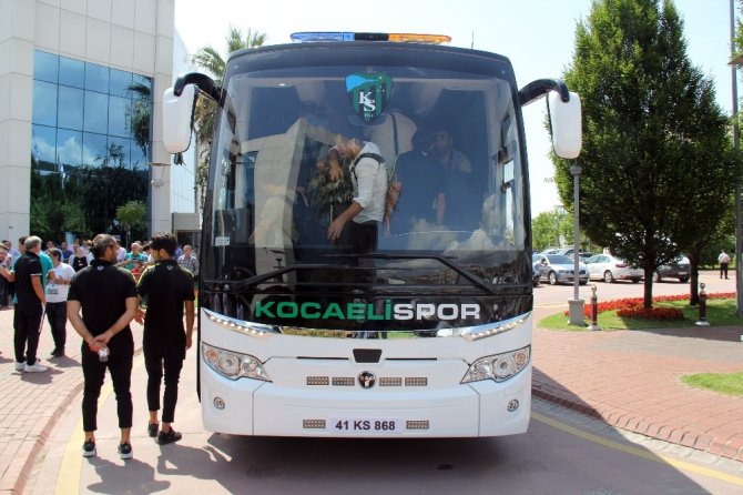 Kocaelispor yeni takım otobüsünü teslim aldı