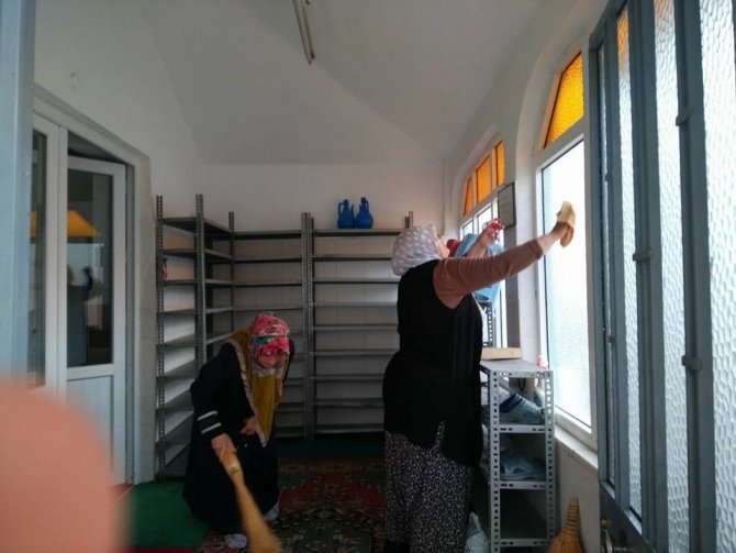 Pazaryeri’nde camiler temizleniyor