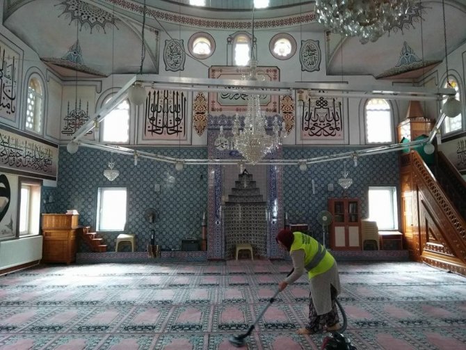 Pazaryeri’nde camiler temizleniyor