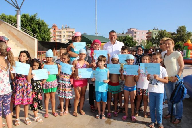 Silifke’de minik yüzücüler sertifikalarını aldı