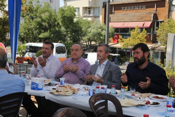 Belediye Başkanı Tahmazoğlu taksicilerle buluştu