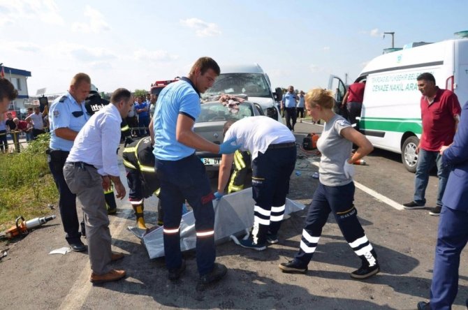 Tekirdağ’da trafik kazası: 3 ölü, 3 yaralı