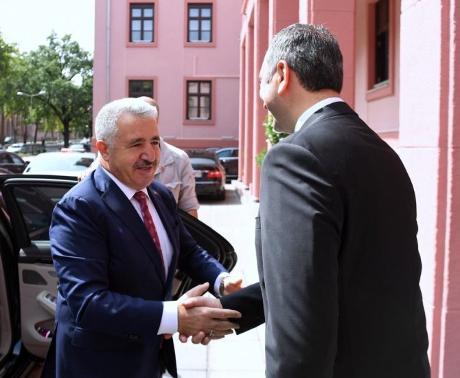Bakan Arslan, Adalet Bakanı ile Milli Eğitim Bakanı’nı ziyaret etti
