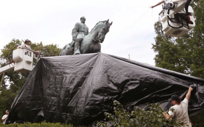 ABD’de general heykelleri siyah örtüyle kapatıldı
