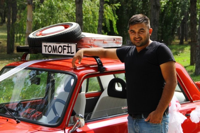 Bu aracı görenler sollamak yerine fotoğraf çektiriyor