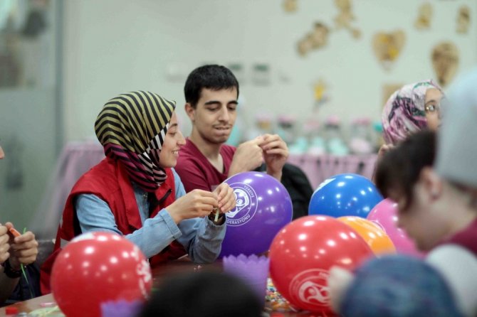 Uluslararası öğrenciler Engelliler Sarayı’na hayran kaldı