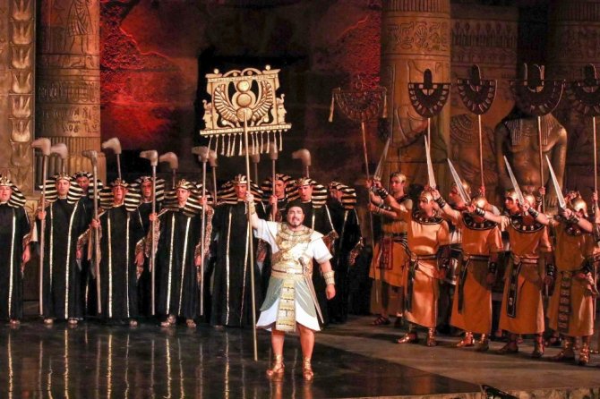 Uluslararası Aspendos Opera ve Bale Festivali 2000 yıllık antik tiyatroda başladı