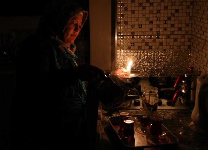 Şantiye elektriğinin faturası ödenmeyince karanlığa mahkum oldular