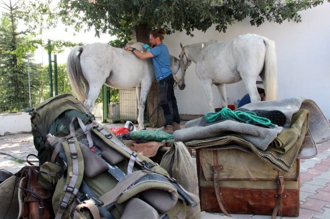 Polonya’dan Kudüs’e at sırtında hac yolculuğu