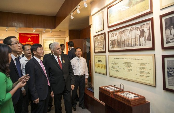 Başbakan Yıldırım’a Vietnam’da Şeref Madalyası