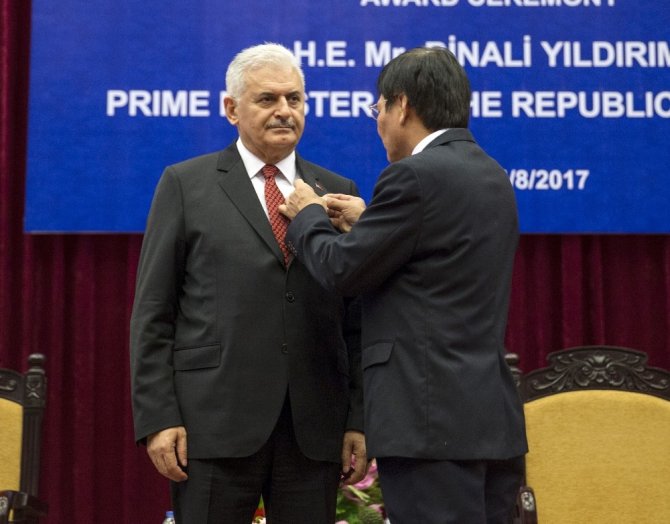 Başbakan Yıldırım’a Vietnam’da Şeref Madalyası