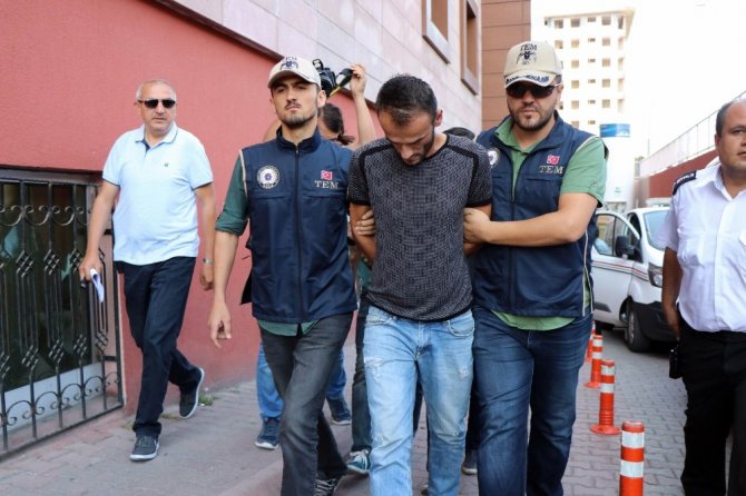 Koluna ’Yurtta Sulh Konseyi’ dövmesi yaptıran zanlı adliyeye sevk edildi