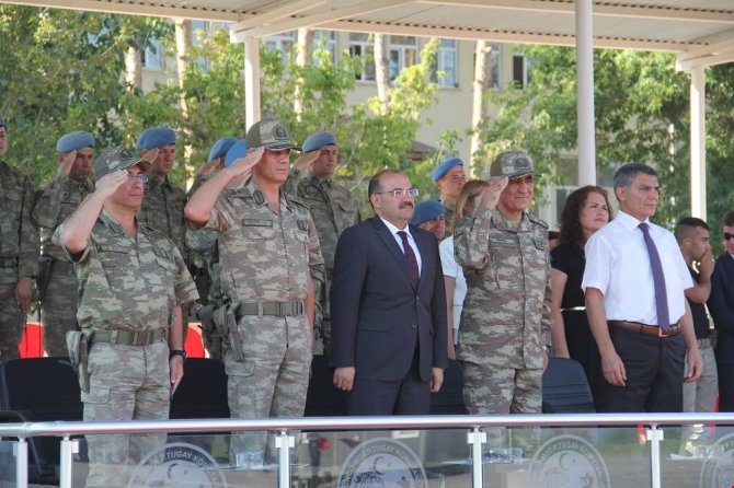 Tatvan 10. Komando Tugay Komutanlığında devir teslim töreni
