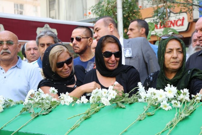 Efsana spiker meslektaşları tarafından son yolculuğuna uğurlandı