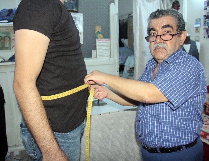 Ünlülerin terzisi siparişlere yetişemiyor