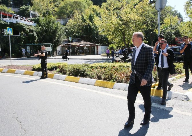 Cumhurbaşkanı Erdoğan torununa dondurma aldı