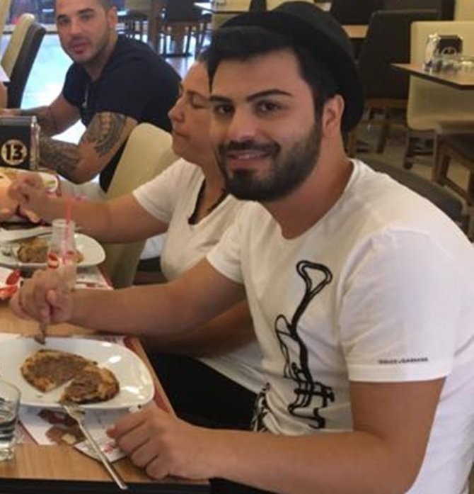 Yakışıklı şarkıcı Yüreyi’den Yenipazar pidesine tam not