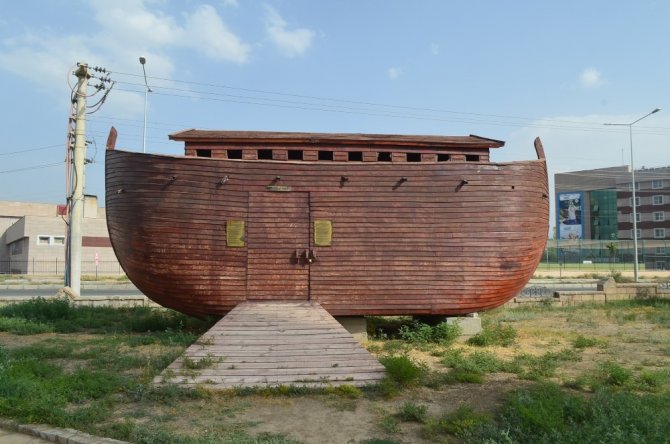 Nuh’un Gemisi hatıra defterine döndü