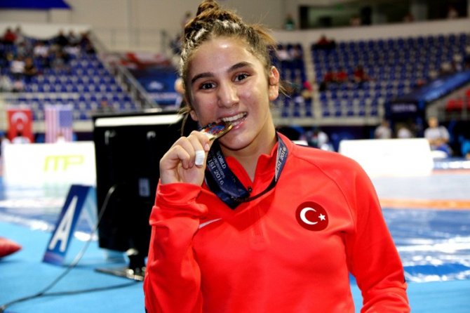 Zeynep Yetgil, ikinci defa Dünya üçüncüsü