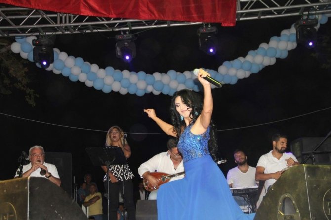 Sanatçı Ayşe Dinçer, Simav Ticaret ve Turizm Panayırı’nı salladı