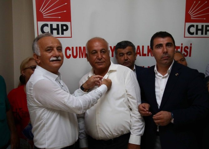 AK Parti’den istifa eden meclis üyesi CHP’ye geçti