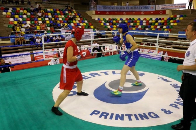 Uluslararası Ahmet Cömert Boks Turnuvası başladı