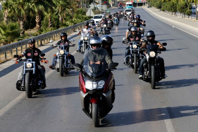 Başkan Akpınar ve motorculardan kent turu