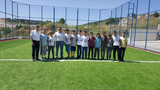 Arif Nihat Asya Ortaokulu’nda sentetik sahası hizmete giriyor