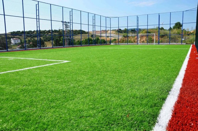 Arif Nihat Asya Ortaokulu’nda sentetik sahası hizmete giriyor