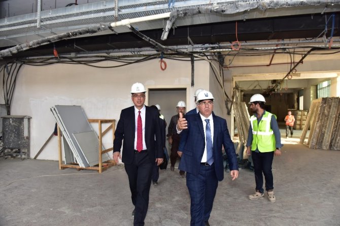 TOKİ Başkanı Ergün, Seyrantepe ve Sultanbeyli hastane inşaatlarını ziyaret etti