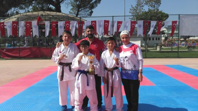 Biga’da karate turnuvası düzenlendi