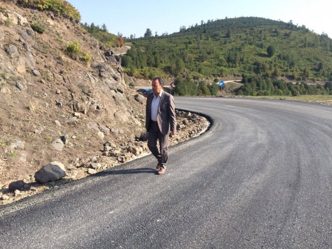Erbaa’da köy yollarında asfalt çalışması