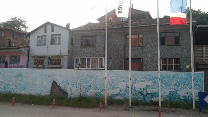 Genelevin kapatılmasını Twitter’dan yazarak duyurdu