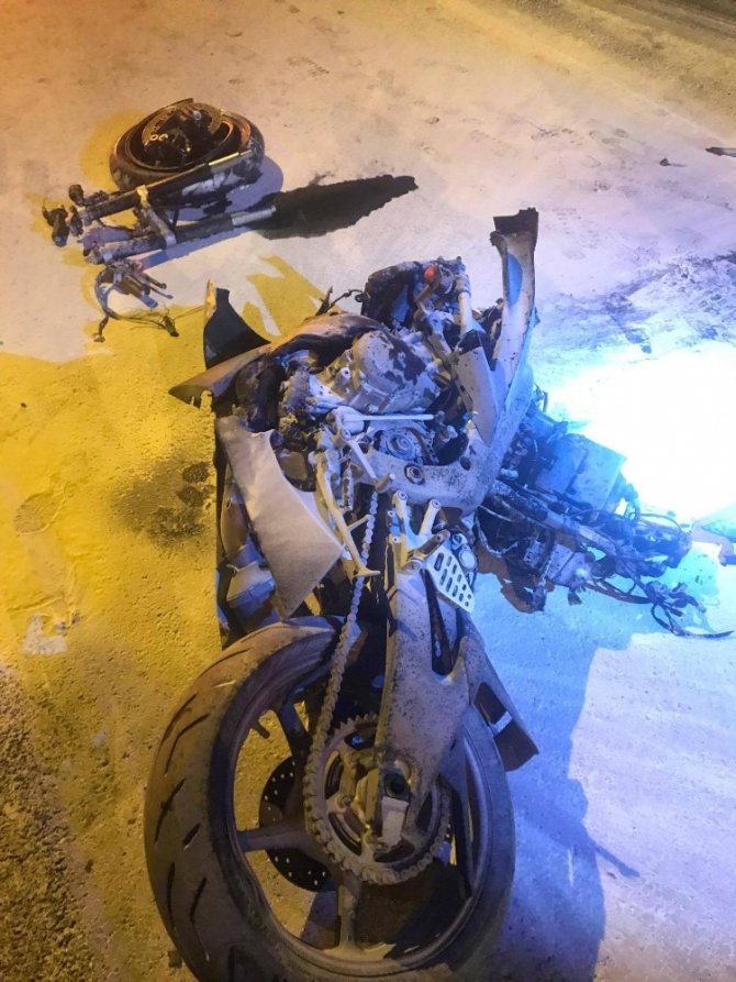 Otomobile arkadan çarpan motosiklet sürücüsü hayatını kaybetti