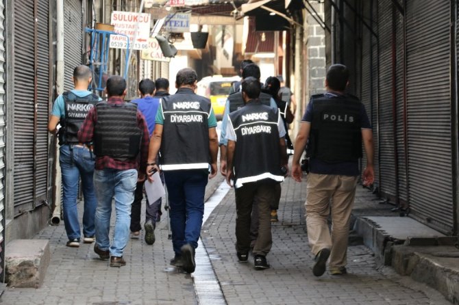 Diyarbakır’da hava destekli şafak operasyonu: 10 gözaltı