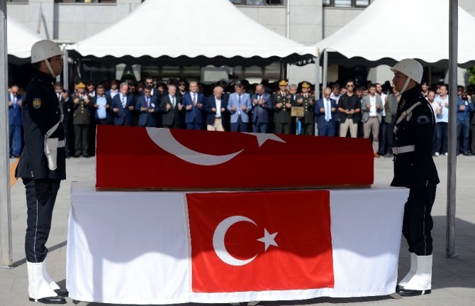 Şehit polis Aybek için İstanbul Emniyet Müdürlüğü’nde tören düzenlendi