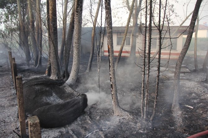 Eski benzin istasyonu alev alev yandı