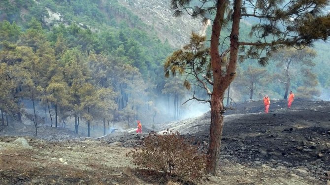 Mersin’deki yangında 6 işçi dumandan etkilendi