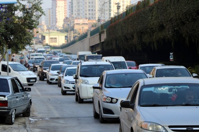 Adana trafiği İstanbul trafiğiyle yarışıyor
