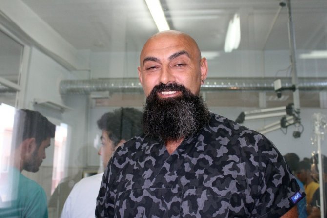 Her şey kızıl geyik yavrusunun dünyasının aydınlanması için