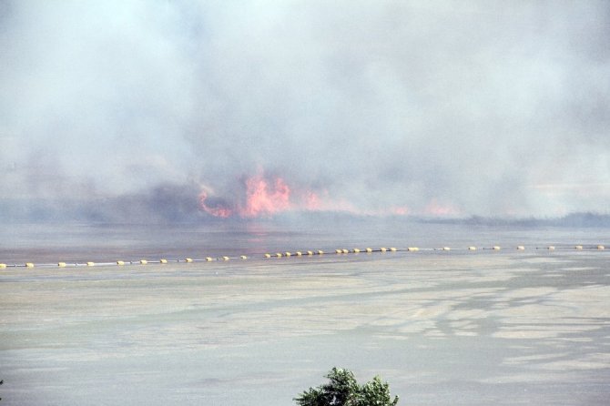 Mogan Gölü’nde sazlık alanda yangın
