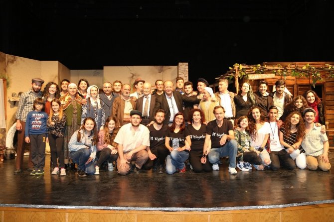 Efeler Belediyesi tiyatro tutkunlarını bekliyor