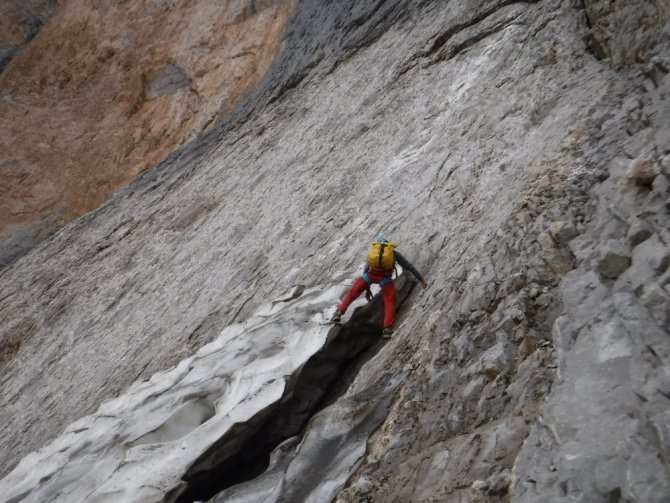 Türkiye’nin en zor kaya duvarını 27 saatte tırmandılar