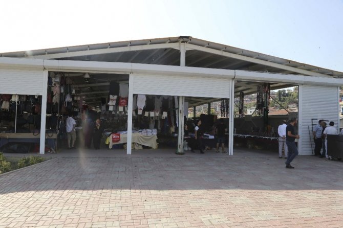 Beykoz’daki sosyete pazarı meraklılarını bekliyor