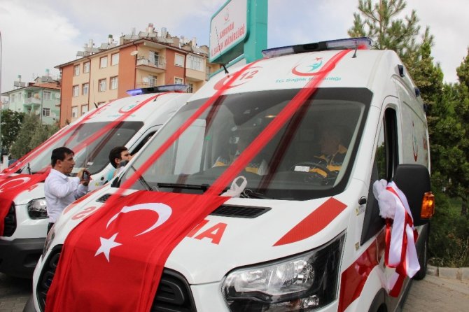 Karaman’a gönderilen üç yeni ambulans, göreve başladı