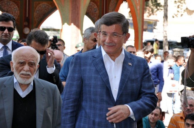 Eski Başbakan Ahmet Davutoğlu Tokat’ta