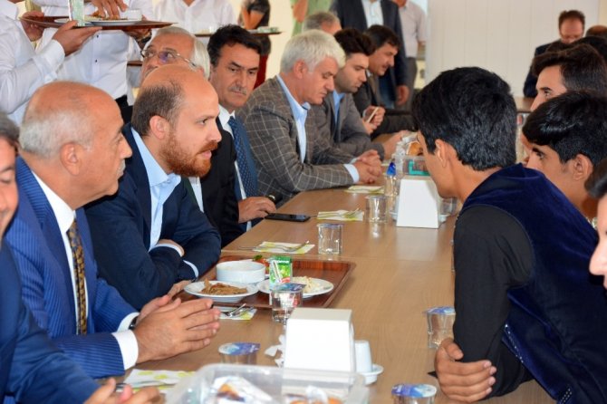 Bilal Erdoğan Bursa’da öğrencilerle bir araya geldi
