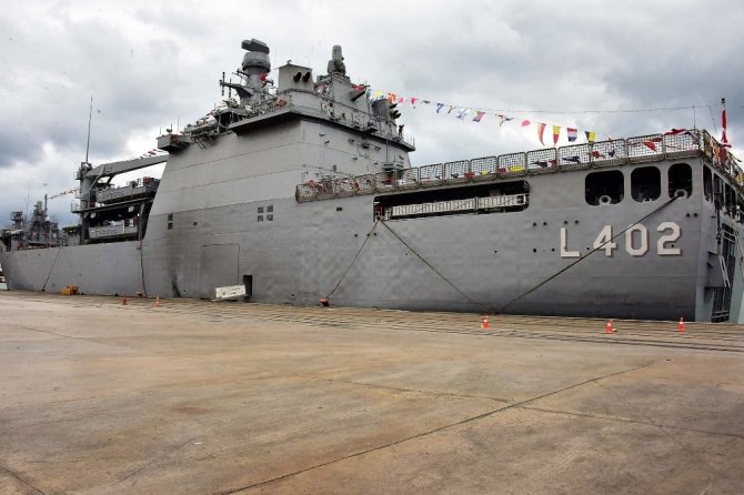 Dünyanın en büyük tank çıkarma gemisi ’Tcg Bayraktar’ Samsun’a çıkarma yaptı