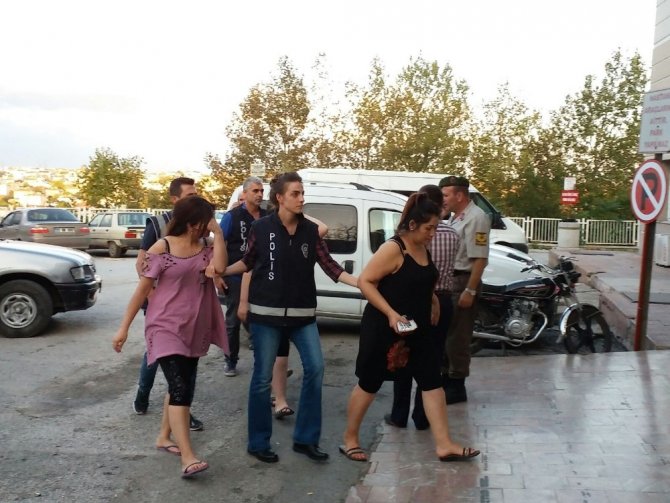 Edirne’de huzur operasyonunda 3 yabancı uyruklu kadın yakalandı