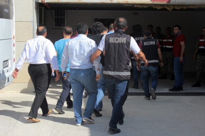 Elazığ’daki FETÖ operasyonu: 13 kişi tutuklandı, 12 şüpheli daha adliyeye sevk edildi